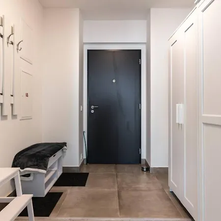 Karolina Executive - Standing Desk, Monitor & Garden View Apartment *