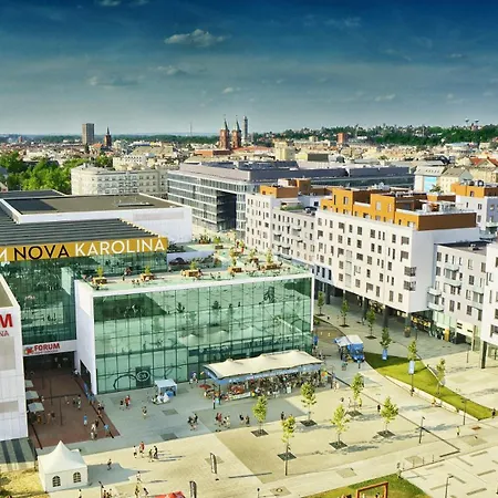 Apartment Karolina Executive - Standing Desk, Monitor & Garden View Ostrava