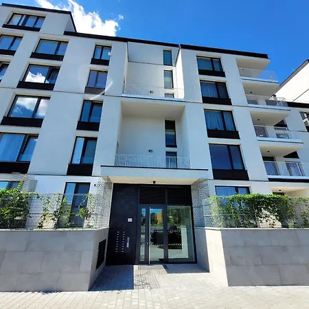 Karolina Executive - Standing Desk, Monitor & Garden View *