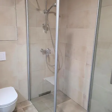 Karolina Executive - Standing Desk, Monitor & Garden View