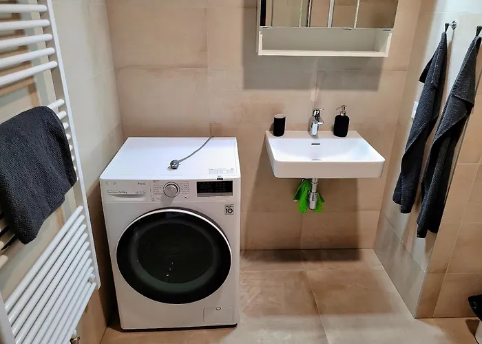 Karolina Executive - Standing Desk, Monitor & Garden View Apartment *