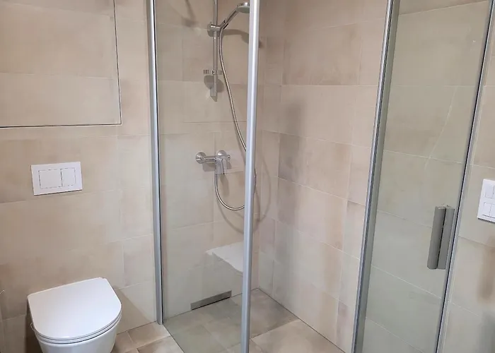 Karolina Executive - Standing Desk, Monitor & Garden View