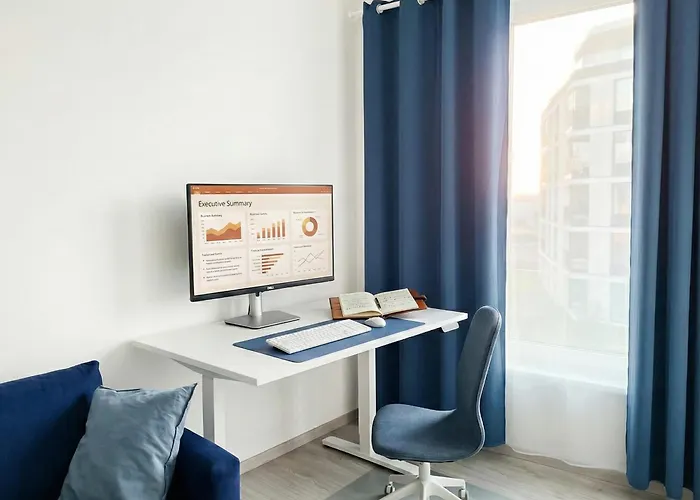 Karolina Executive - Standing Desk, Monitor & Garden View